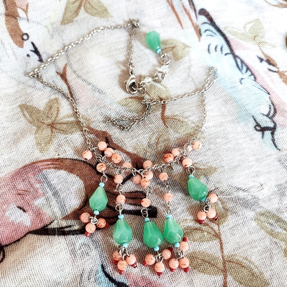 Jadeite Green Coral Silver Tone Teardrop Glass Beaded Cascade Necklace NEW NWOT - Picture 4 of 8